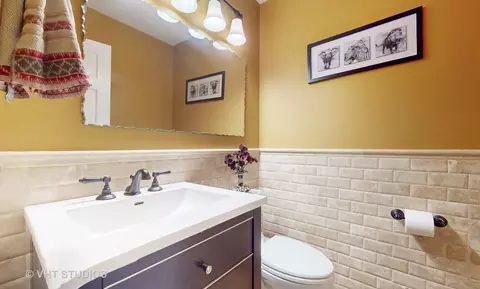 Bath - 1431 Jill Ct, Rolling Meadows, IL 60008 photo 1 of 5