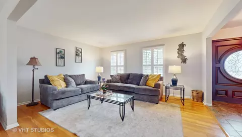 Living - 1431 Jill Ct, Rolling Meadows, IL 60008 photo 2 of 6
