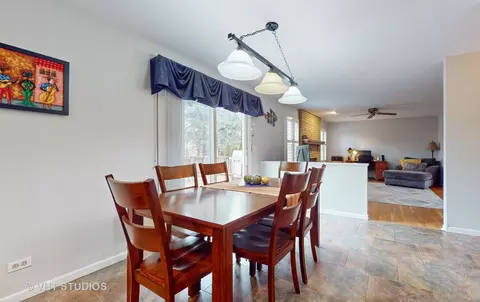 Dining - 1431 Jill Ct, Rolling Meadows, IL 60008 photo 5 of 6