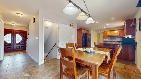 Dining - 1431 Jill Ct, Rolling Meadows, IL 60008 photo 6 of 6