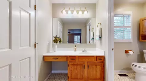 Bath - 1431 Jill Ct, Rolling Meadows, IL 60008 photo 2 of 5