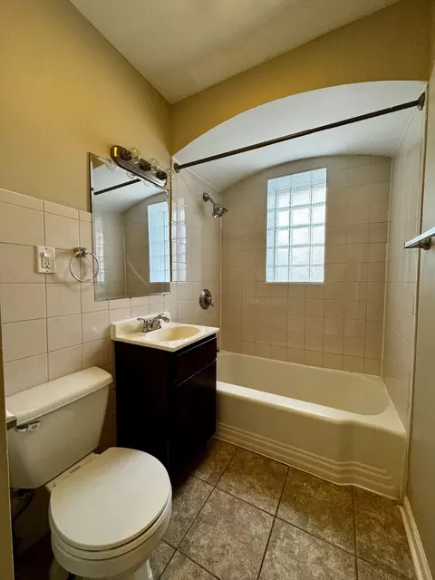Bath - 2344 S 17th Ave, Broadview, IL 60155 photo 1 of 2