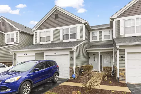 911 Genesee Dr, Naperville, IL 60563