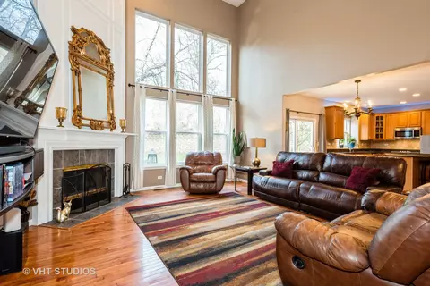 Living - 3 Stillwater Ct, Algonquin, IL 60102 photo 2 of 4