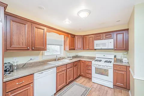 Kitchen - 520 N Harrison St, Algonquin, IL 60102 photo 4 of 4