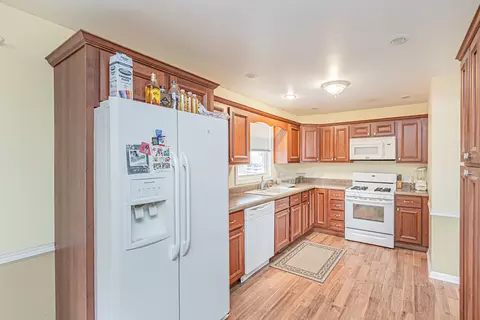 Kitchen - 520 N Harrison St, Algonquin, IL 60102 photo 2 of 4
