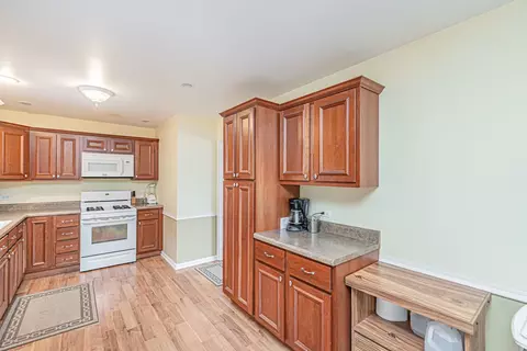 Kitchen - 520 N Harrison St, Algonquin, IL 60102 photo 3 of 4