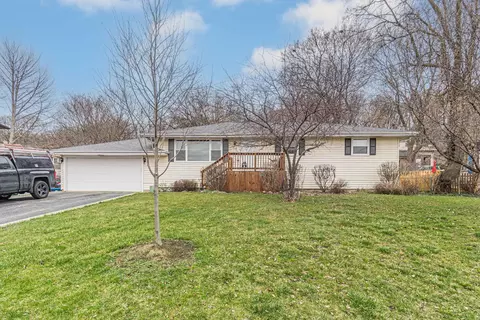 520 N Harrison St, Algonquin, IL 60102