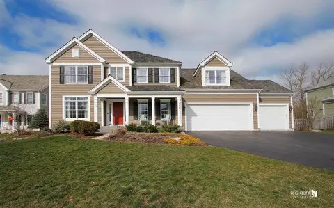 578 Oxford Ln, Lindenhurst, IL 60046