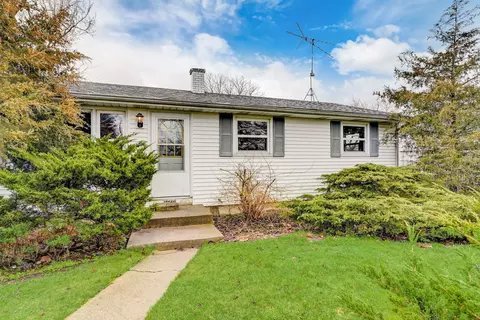 17779 W Gages Lake Rd, Grayslake, IL 60030