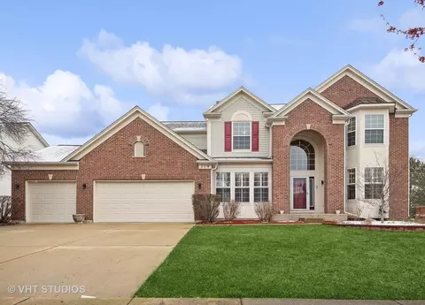 119 English Oak Ln, Streamwood, IL 60107