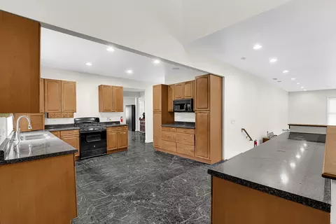 Kitchen - 204 Rand Rd, Des Plaines, IL 60016 photo 2 of 3