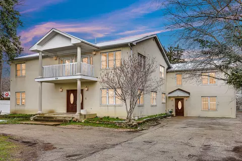 204 Rand Rd, Des Plaines, IL 60016
