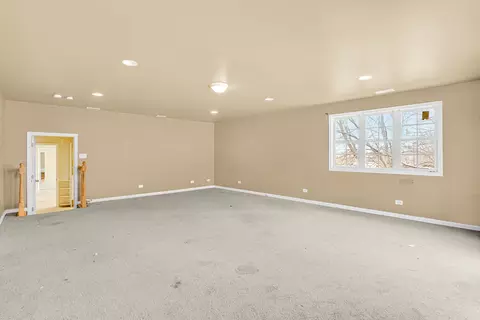 Living - 204 Rand Rd, Des Plaines, IL 60016 photo 1 of 1