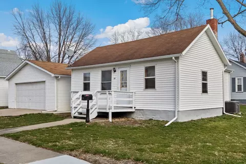 410 S Cherry St, Morrison, IL 61270 photo 3