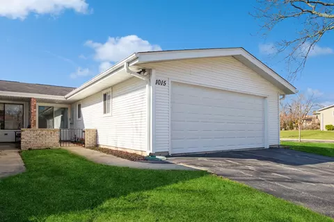 1015 Westfield Ln, Schaumburg, IL 60193