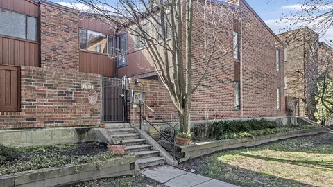 1801 W Touhy Ave #E, Chicago, IL 60626