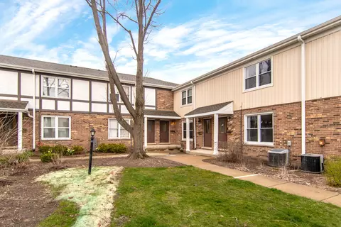 1754 Pickwick Ln #11, Glenview, IL 60026