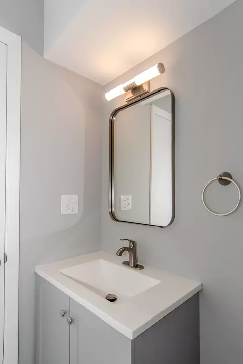 Bath - 1754 Pickwick Ln #11, Glenview, IL 60026 photo 1 of 6