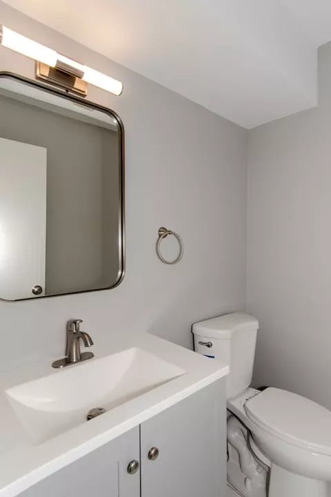 Bath - 1754 Pickwick Ln #11, Glenview, IL 60026 photo 2 of 6