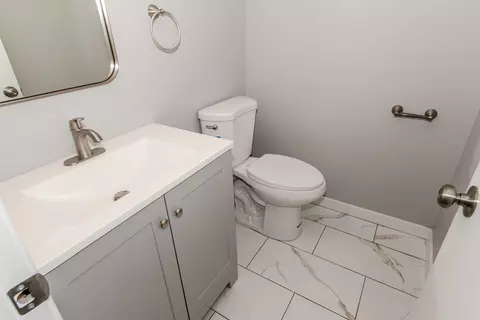 Bath - 1754 Pickwick Ln #11, Glenview, IL 60026 photo 3 of 6