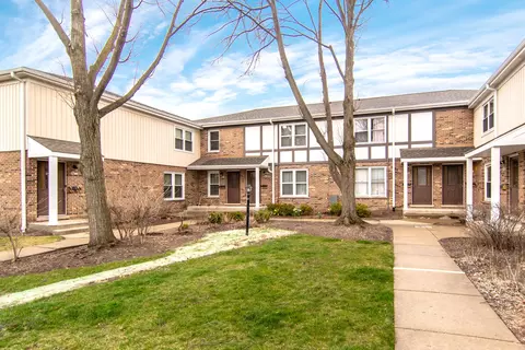 Exterior - 1754 Pickwick Ln #11, Glenview, IL 60026 photo 2 of 10