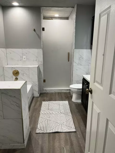 Bath - 1221 Dunamon Dr, Bartlett, IL 60103 photo 3 of 6
