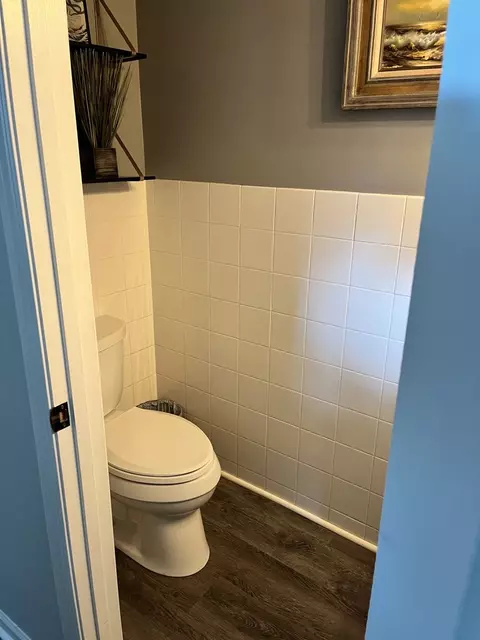 Bath - 1221 Dunamon Dr, Bartlett, IL 60103 photo 6 of 6