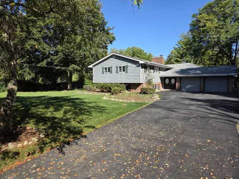 520 Eton Dr, North Barrington, IL 60010