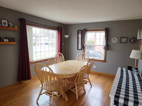 Dining - 1506 N Hillside Ave, Berkeley, IL 60163 photo 2 of 4