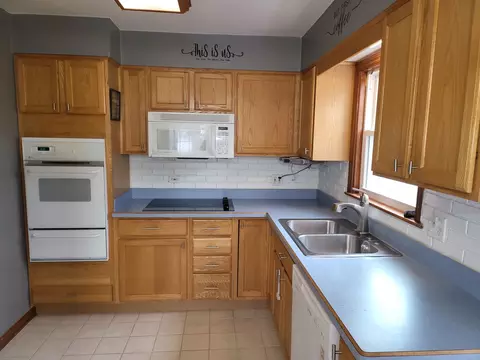 Kitchen - 1506 N Hillside Ave, Berkeley, IL 60163 photo 3 of 3