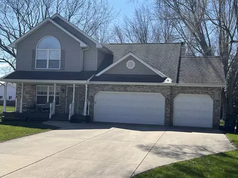898 Sarah St, Sandwich, IL 60548