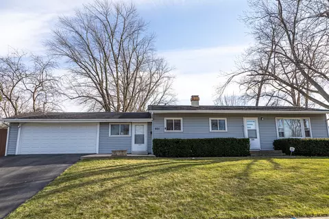 601 Topeka Dr, Carpentersville, IL 60110