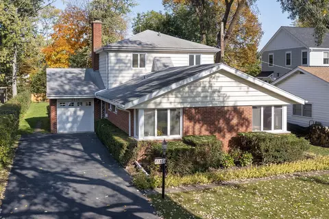 2210 Washington Ave, Wilmette, IL 60091