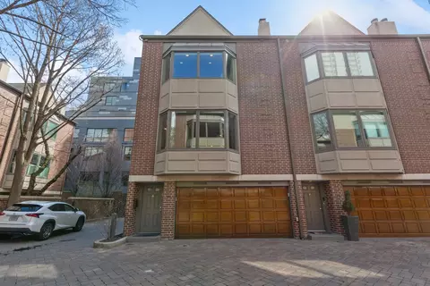 55 W Goethe St #1214, Chicago, IL 60610