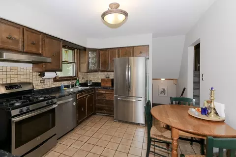 Kitchen - 333 S Oak St, Itasca, IL 60143 photo 2 of 3