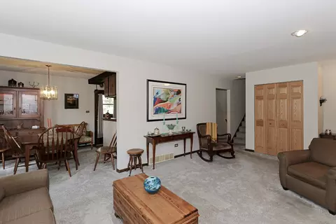 Living - 333 S Oak St, Itasca, IL 60143 photo 3 of 7
