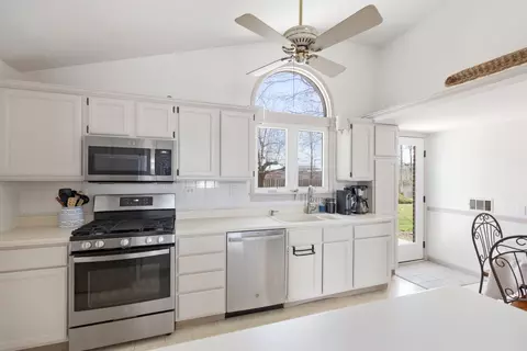Kitchen - 1047 Longaker Rd, Northbrook, IL 60062 photo 1 of 2