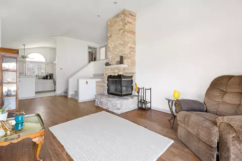 Living - 1047 Longaker Rd, Northbrook, IL 60062 photo 2 of 4