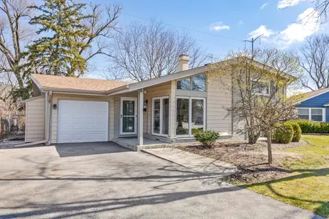 Exterior - 1047 Longaker Rd, Northbrook, IL 60062 photo 2 of 5