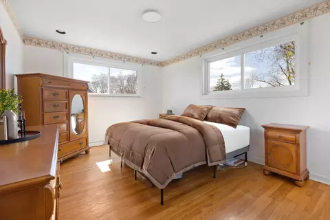 Bedroom - 1047 Longaker Rd, Northbrook, IL 60062 photo 1 of 4