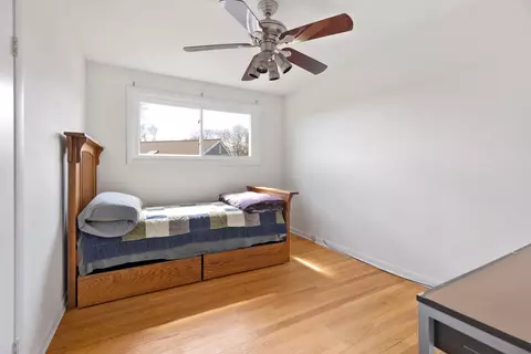 Bedroom - 1047 Longaker Rd, Northbrook, IL 60062 photo 3 of 4
