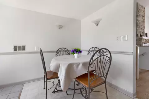 Dining - 1047 Longaker Rd, Northbrook, IL 60062 photo 2 of 3