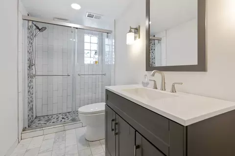 Bath - 1047 Longaker Rd, Northbrook, IL 60062 photo 2 of 2
