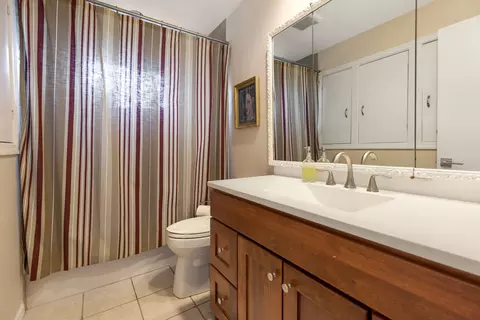 Bath - 1047 Longaker Rd, Northbrook, IL 60062 photo 1 of 2
