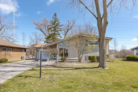 1047 Longaker Rd, Northbrook, IL 60062