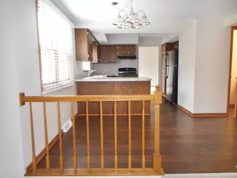 532 Shenandoah Trl, Elgin, IL 60123 photo 4