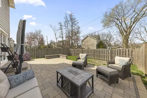 Exterior - 25 W561 Jerome Ave, Wheaton, IL 60187 photo 3 of 4