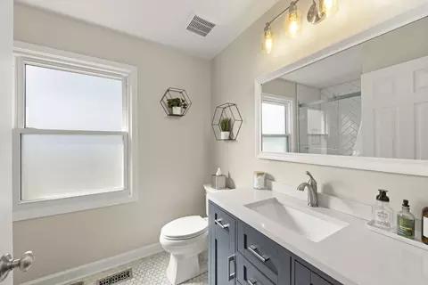 Bath - 25 W561 Jerome Ave, Wheaton, IL 60187 photo 1 of 5