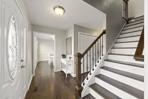 Entry Way - 25 W561 Jerome Ave, Wheaton, IL 60187 photo 2 of 3
